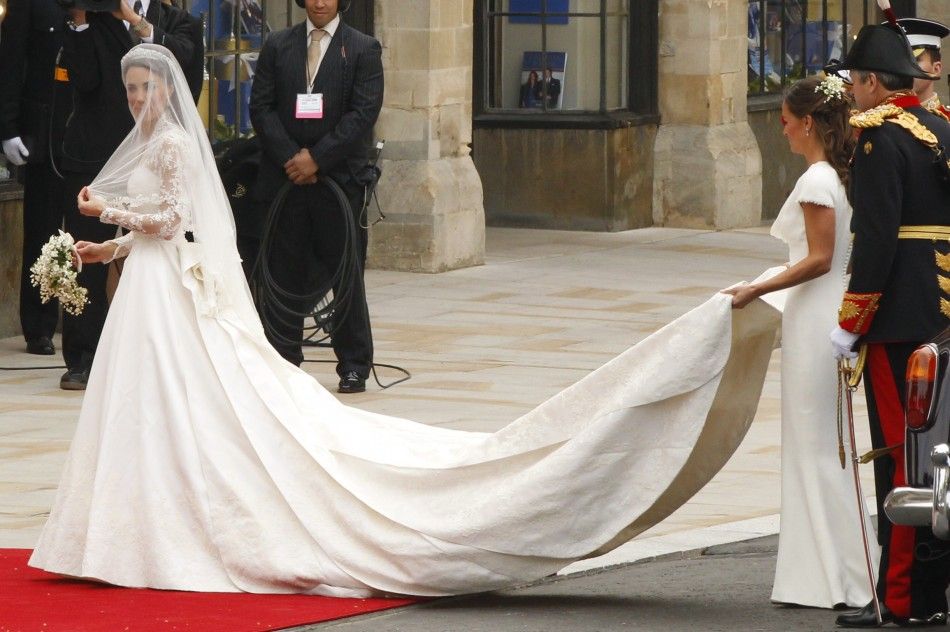 Kate Middleton arrives to Westminster Abbey for her marriage to Britain039s Prince William in central London