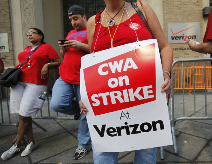 Workers rally outside Verizon headquarters in New York