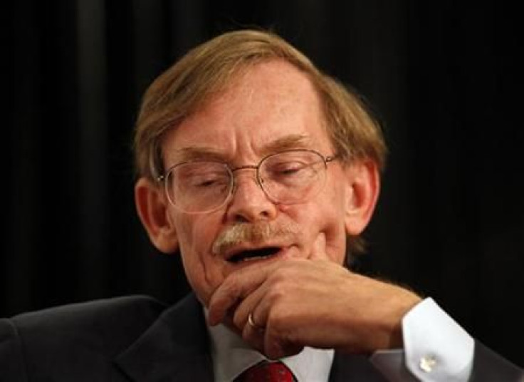 World Bank Chief Robert Zoellick pauses while speaking at the Asia Society&#039;s annual dinner in Sydney