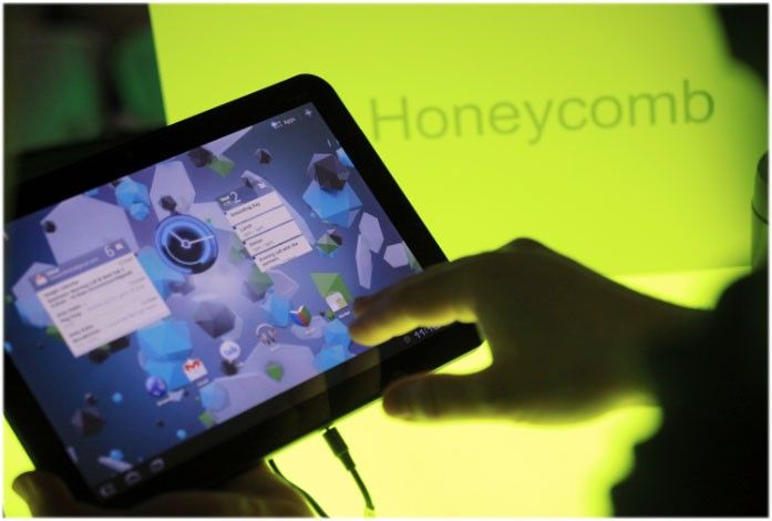 The home screen is shown on Googles latest Android operating system, Honeycomb, on a Motorola Xoom tablet device following a news conference at Google Headquarters in Mountain View, California February 2, 2011