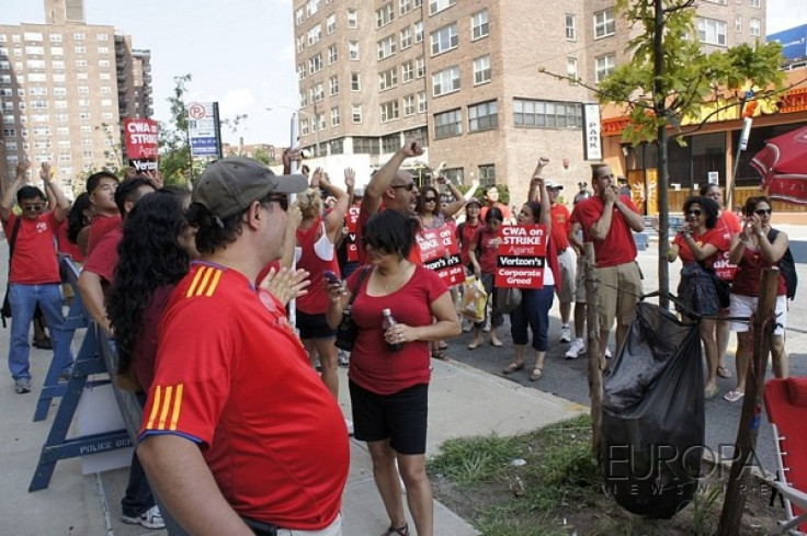 Verizon strikers in Forest Hills, Queens