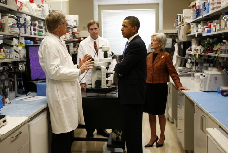 U.S. President Barack Obama and Health & Human Services Secretary Kathleen Sebelius