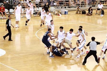 China-U.S. basketball quotfriendlyquot erupts into brawl 
