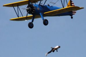 Wingwalker Todd Green falls from John Mohr&#039;s Steerman aircraft to his death