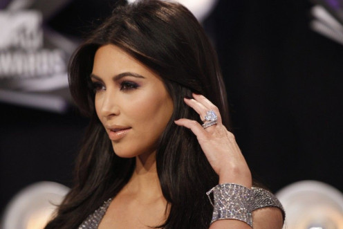 Newly-Wed Kim Kardashian Shows Off Her Wedding Ring at the 2011 MTV Video Music Awards.