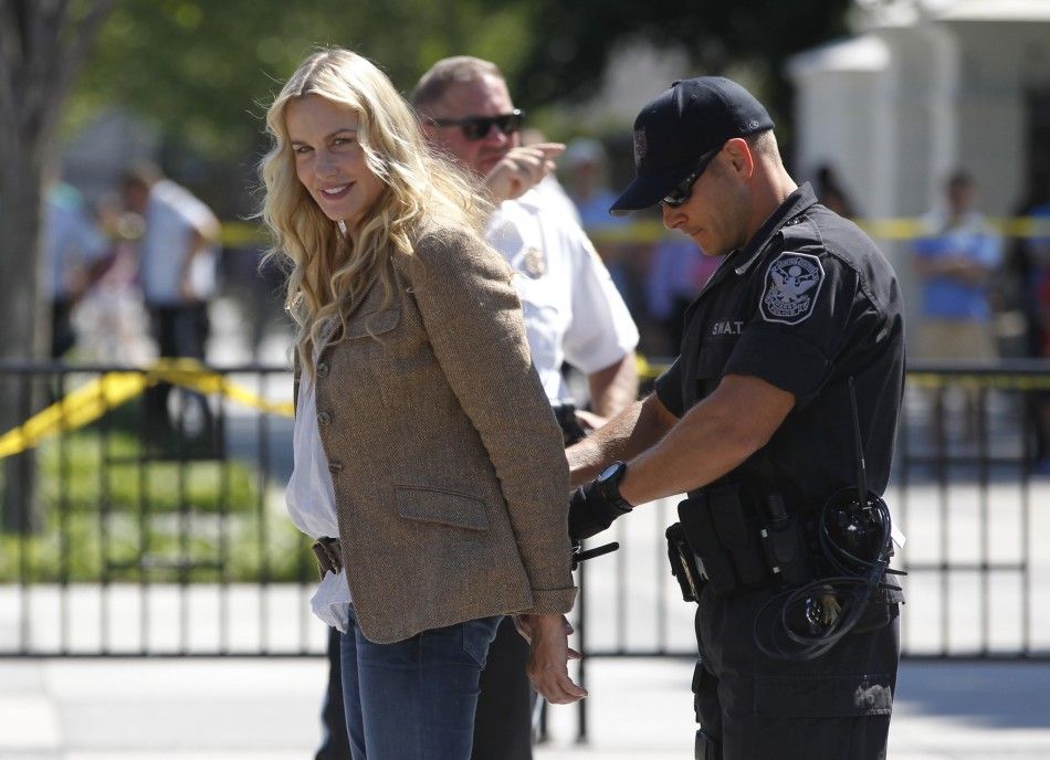 Daryl Hannah Arrested In White House Protest Ibtimes 