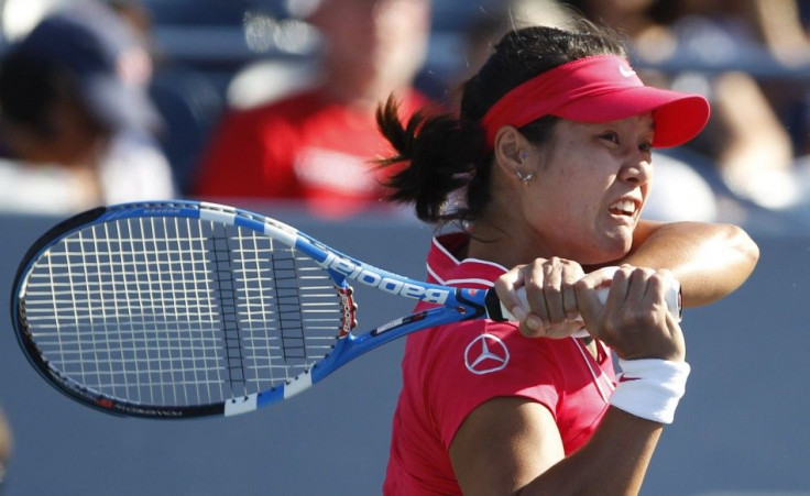Li Na of China hits a return to Simona Halep of Romania during their match at the U.S. Open tennis tournament in New York