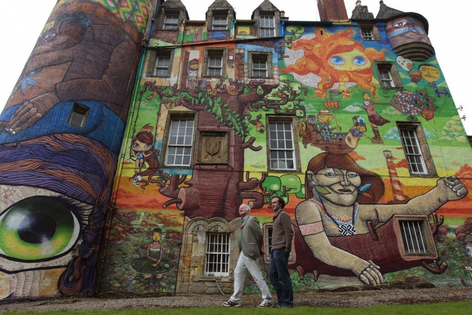 Earl of Glasgow Asks to Keep Controversial Graffiti Mural on Family Castle.