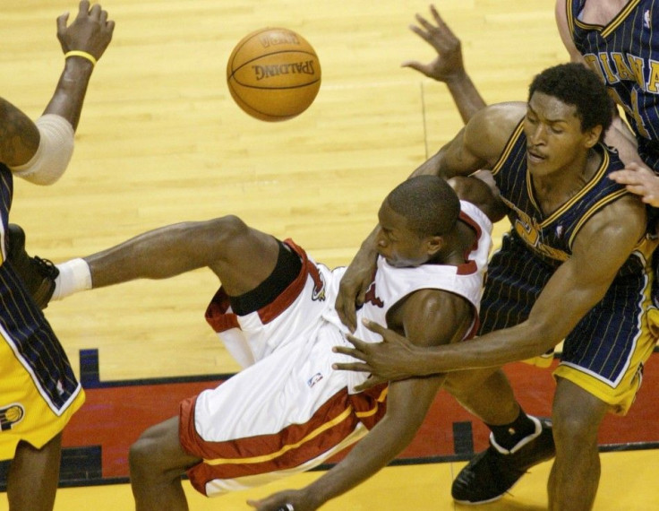 Ron Artest fouls Dwyane Wade in 2004