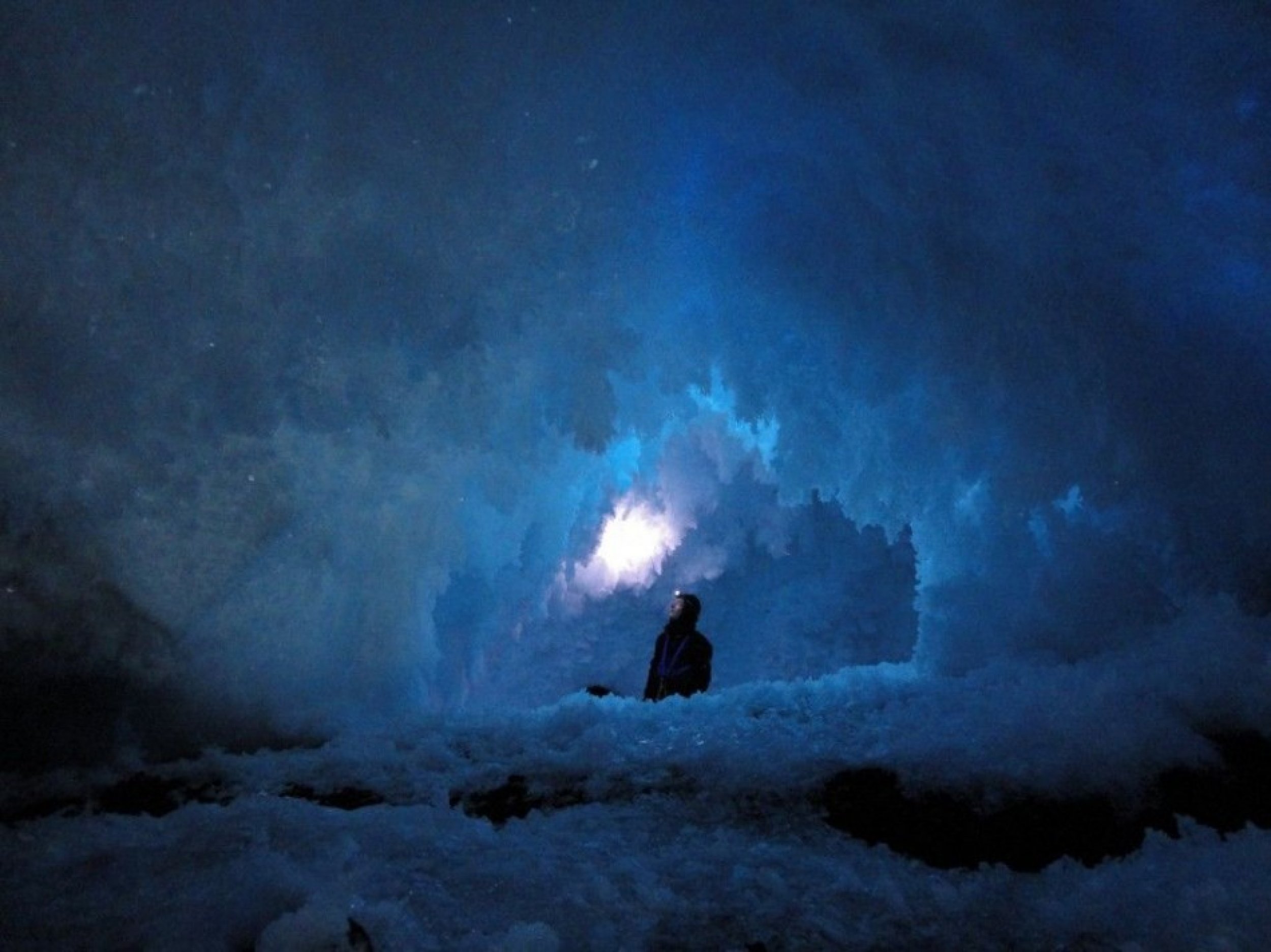Stunning Images of Ice Caves on Antarcticas Active Volcano Mt. Erebus Revealed