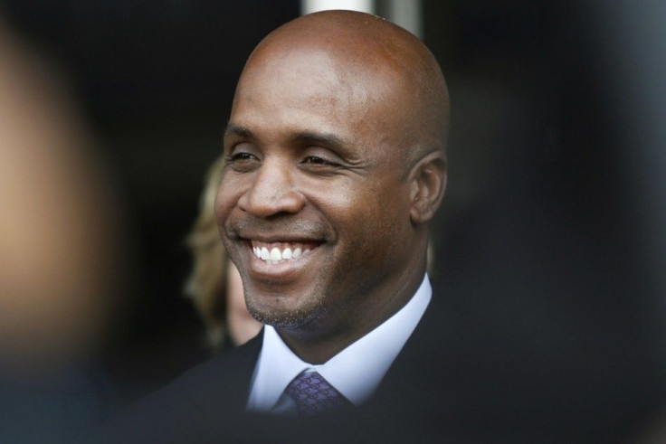The government on Wednesday dismissed three counts of perjury against home-run king Barry Bonds that had left jurors deadlocked in his trial stemming from an investigation into athletes&#039; use of performance-enhancing drugs.