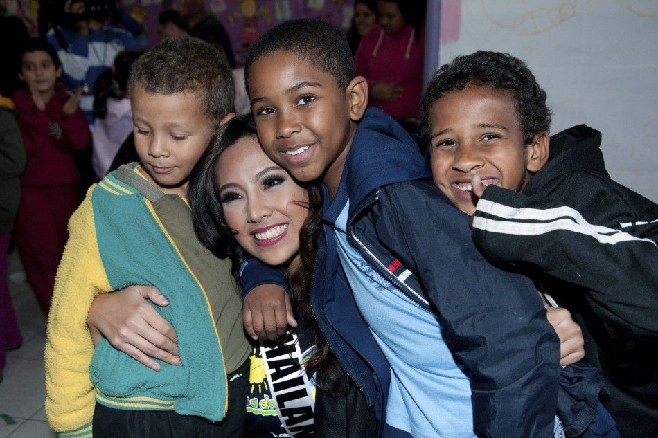 Miss Universe 2011 Stunning Contestants Dance to Help Slum Children in Brazil.