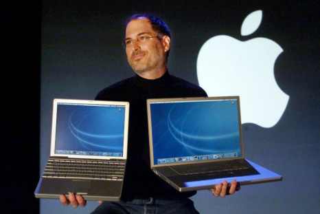 APPLE CEO JOBS INTRODUCES NEW LAPTOP COMPUTERS.