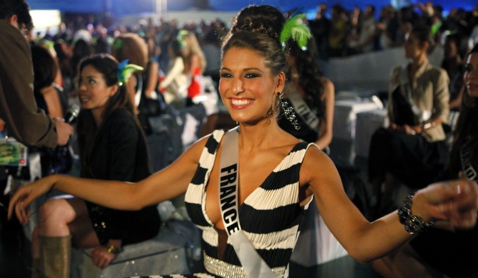Miss Universe 2011 Contestants Does Samba in Brazil PHOTOS.