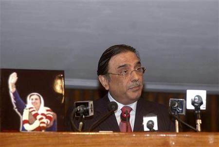 Pakistan President Asif Ali Zardari, the widower of former prime minister Benazir Bhutto, addresses a joint sitting of parliament lower and upper house in Islamabad March 28, 2009. 