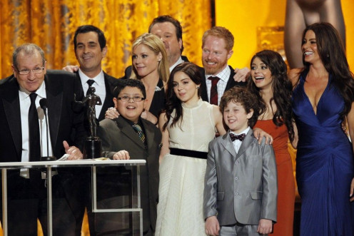 O&#039;Neill accepts award for outstanding ensemble for comedy series for &quot;Modern Family&quot; with fellow cast members at Screen Actors Guild Awards in Los Angeles