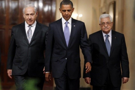 U.S. President Barack Obama walks down Cross Hall with Israeli Prime Minister Benjamin Netanyahu (L) and Palestinian President Mahmoud Abbas to make joint statements in the East Room of the White House in Washington September 1, 2010. 