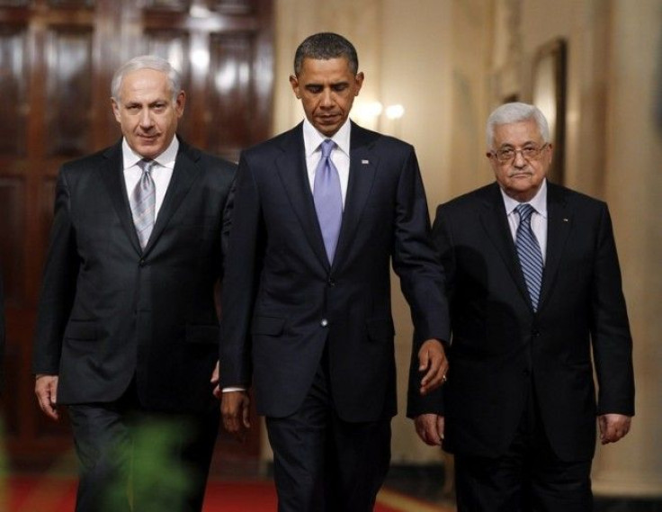U.S. President Barack Obama walks down Cross Hall with Israeli Prime Minister Benjamin Netanyahu (L) and Palestinian President Mahmoud Abbas to make joint statements in the East Room of the White House in Washington September 1, 2010. 