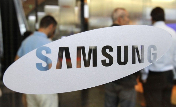 Foreign visitors look around at a showroom displaying Samsung Electronics&#039; products at the company&#039;s headquarters in Seoul