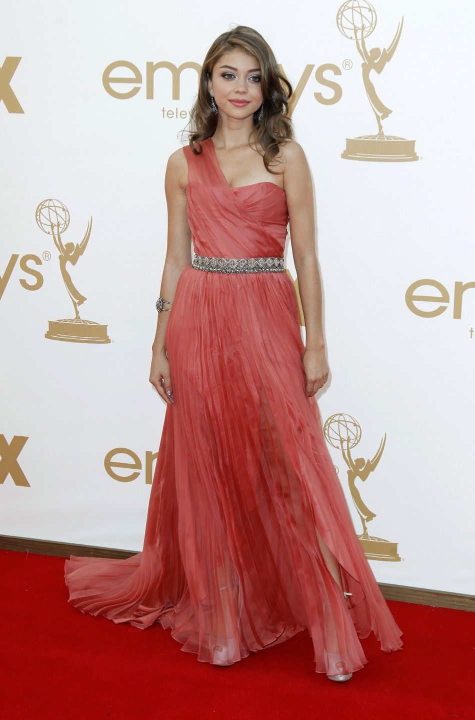 Actress Sarah Hyland from quotModern Familyquot poses as she arrives at the 63rd Primetime Emmy Awards in Los Angeles September 18, 2011. 