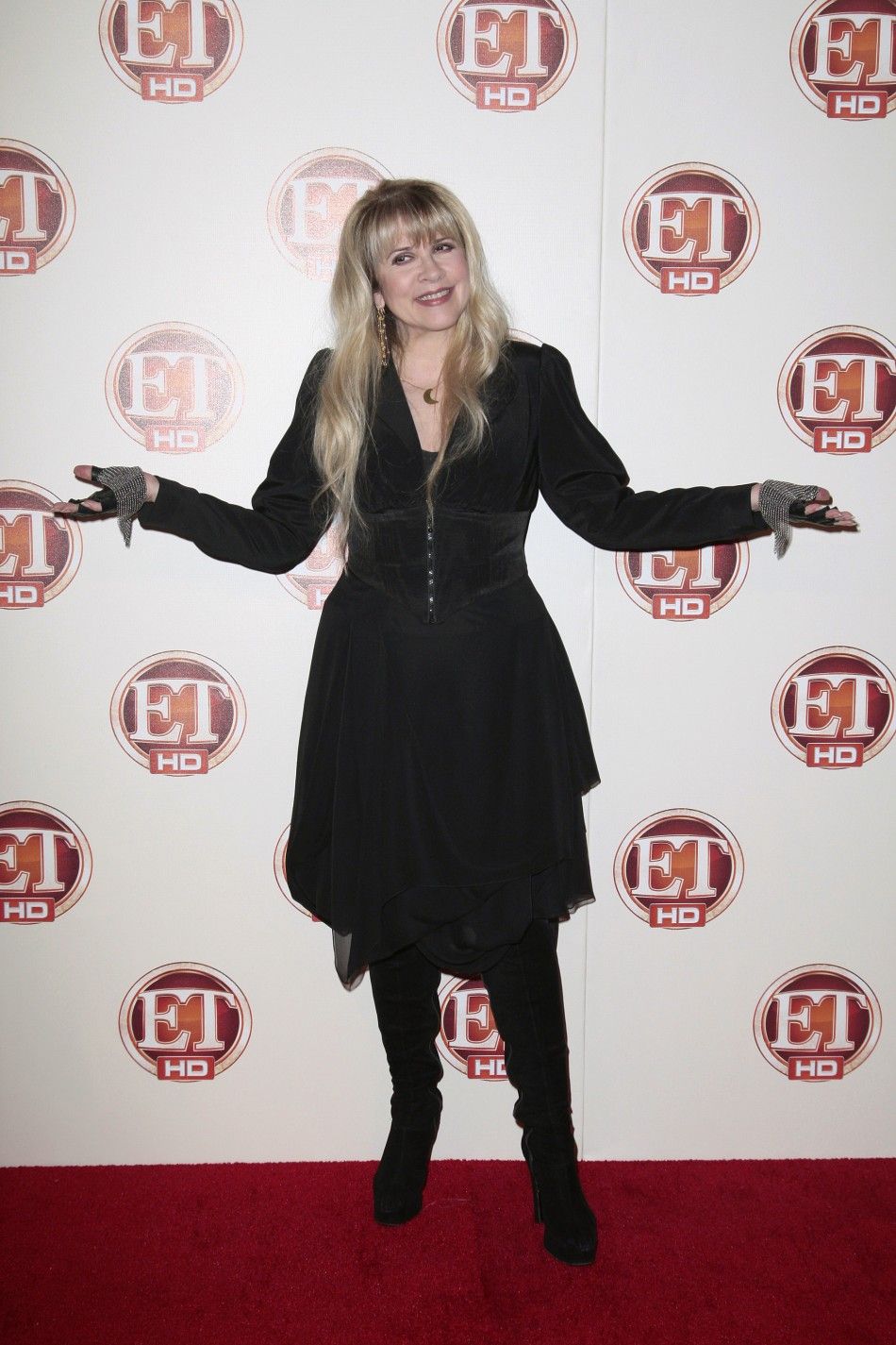 Stevie Nicks Talks About Her Addiction: 'I Survived My Cocaine ...