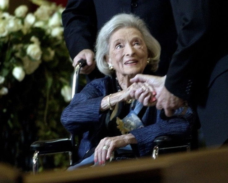 DOLORES HOPE ATTENDS MEMORIAL MASS FOR HUSBAND BOB HOPE.