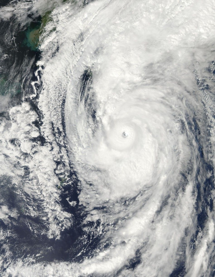 Typhoon Roke Hits Japan