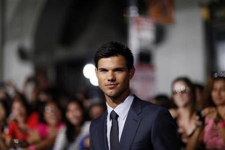 Cast member Taylor Lautner poses during the world premiere of ''Abduction'' at the Grauman's Chinese theatre in Hollywood, California