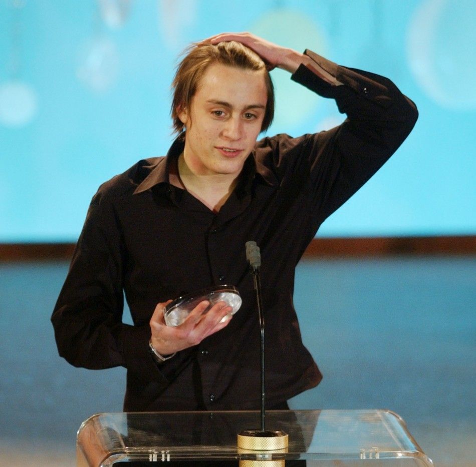 Kieran Culkin thanks the audience after garnering the best young actoractress award at the 8th annual Critics Choice Awards January 17, 2003 in Beverly Hills, California.