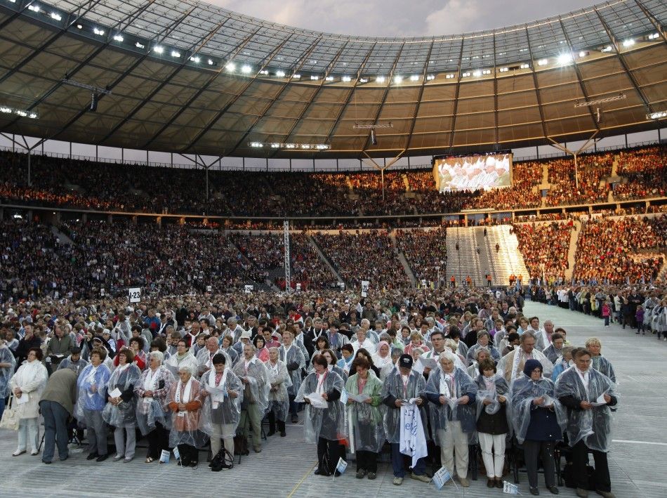 Faithful sing hymn during a Holy Eucharist celebration lead by Pope Benedict XVI at the Olympic stadium in Berlin 