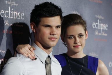 U.S. actors Stewart and Lautner pose during a photo call promoting the new movie &quot;The Twilight Saga: Eclipse&quot; in Berlin.