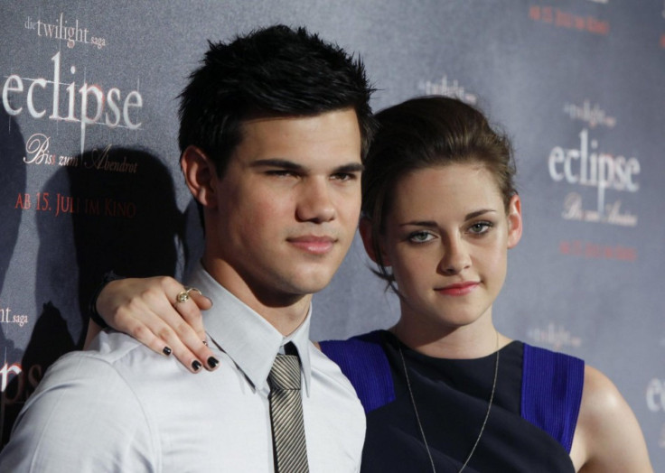 U.S. actors Stewart and Lautner pose during a photo call promoting the new movie &quot;The Twilight Saga: Eclipse&quot; in Berlin.