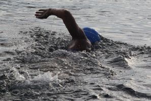 Diana Nyad swims to Florida