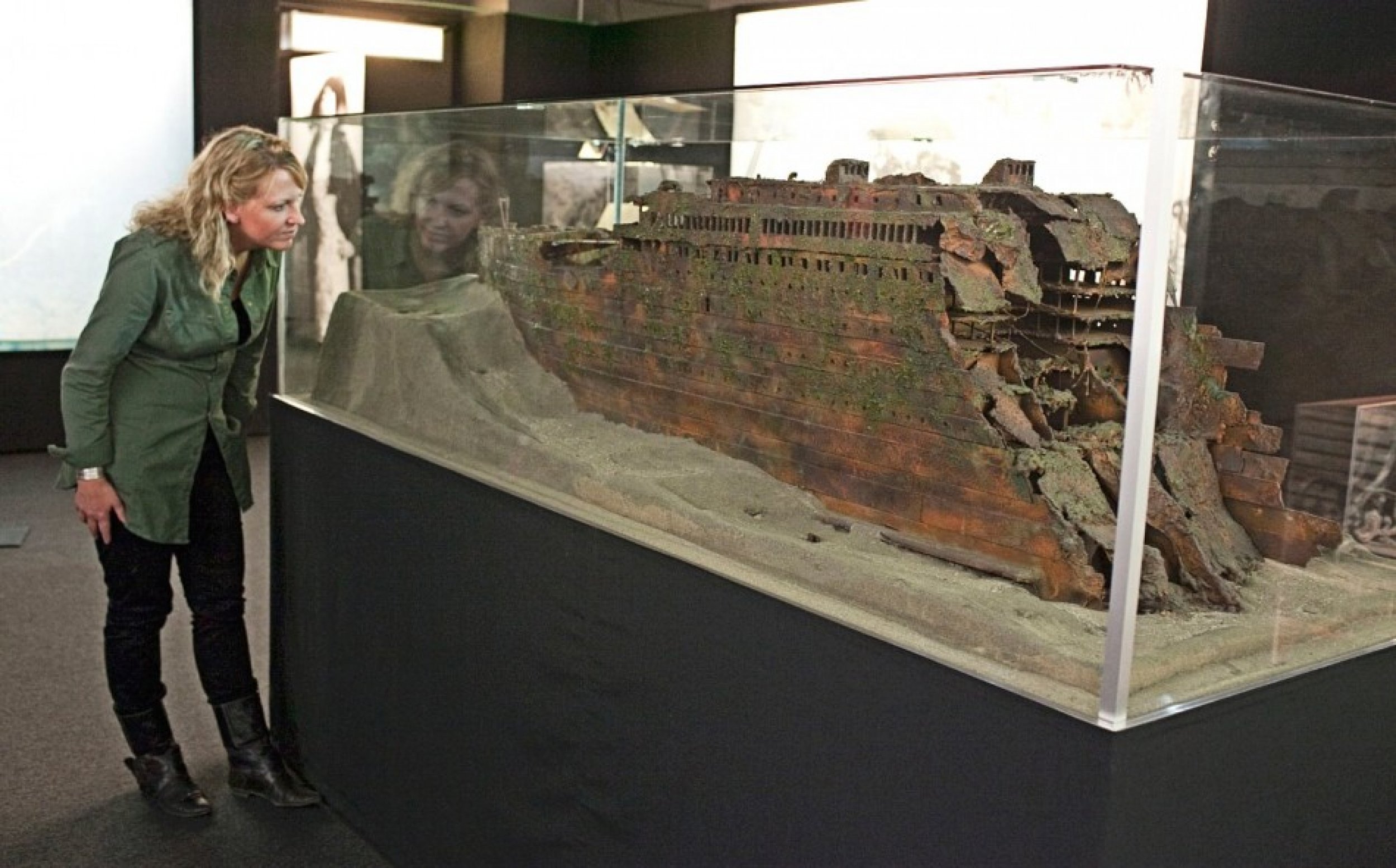 Rare Pictures of Titanic Exhibited Ahead of 100th Year of its Sinking