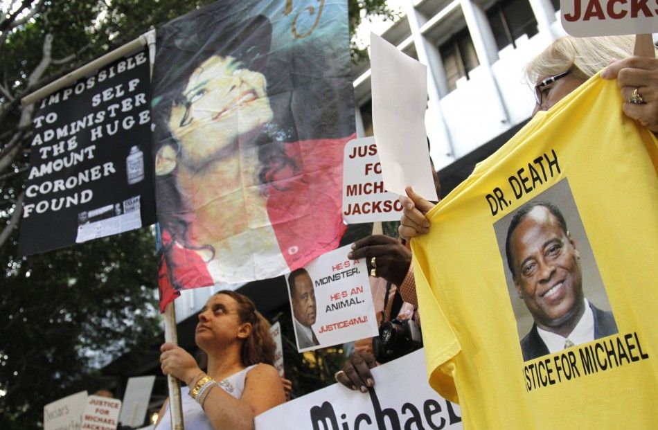 Demonstrators gather outside courthouse during the opening day of Dr. Conrad Murrays trial in the death of pop star Michael Jackson in Los Angeles