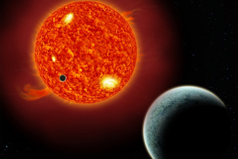 Amateur scientists help hunt Earth-like planets.