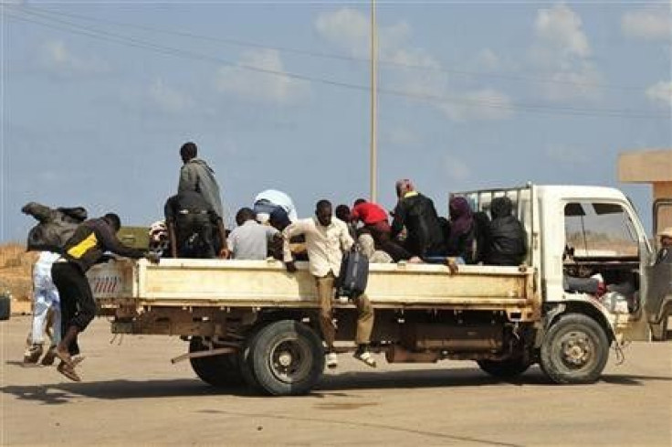 Displaced families flee fighting in Sirte