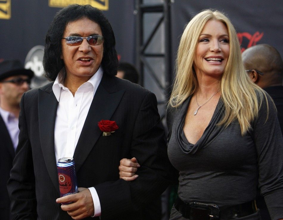 KISS bassist Gene Simmons and actress Shannon Tweed arrive at the 2007 American Music Awards in Los Angeles, California