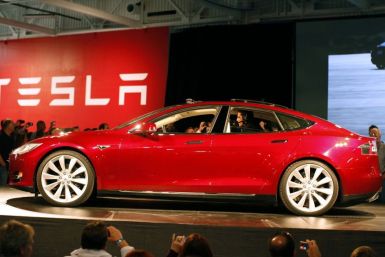 Tesla Model S: Could Electric Sedan Run Faster than a Porsche? 