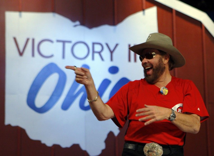 Singer Williams points into the crowd at a campaign rally with U.S. Republican presidential nominee McCain in Columbus