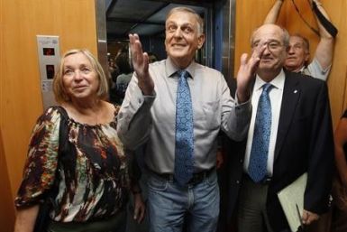 Israeli scientist Daniel Shechtman (C) reacts as he arrives at a news conference at Israel&#039;s Technion Institute of Technology in the northern city of Haifa