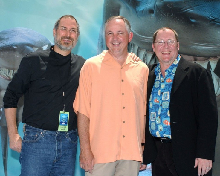 From left to right: Apple chairman Steve Jobs, Walt Disney Studios chairman Dick Cook, and executive producer John Lasseter, at Pixar&#039;s 2003 premiere of Finding Nemo.