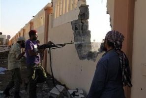 Anti-Gaddafi fighters return fire in Sirte