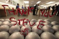 Steve Jobs Apple Store Tribute