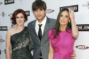 Rumer Willis (L-R), actor Ashton Kutcher and his wife Demi Moore, cast member of the movie &quot;The Joneses&quot;, arrive for the film's premiere in Los Angeles, California 