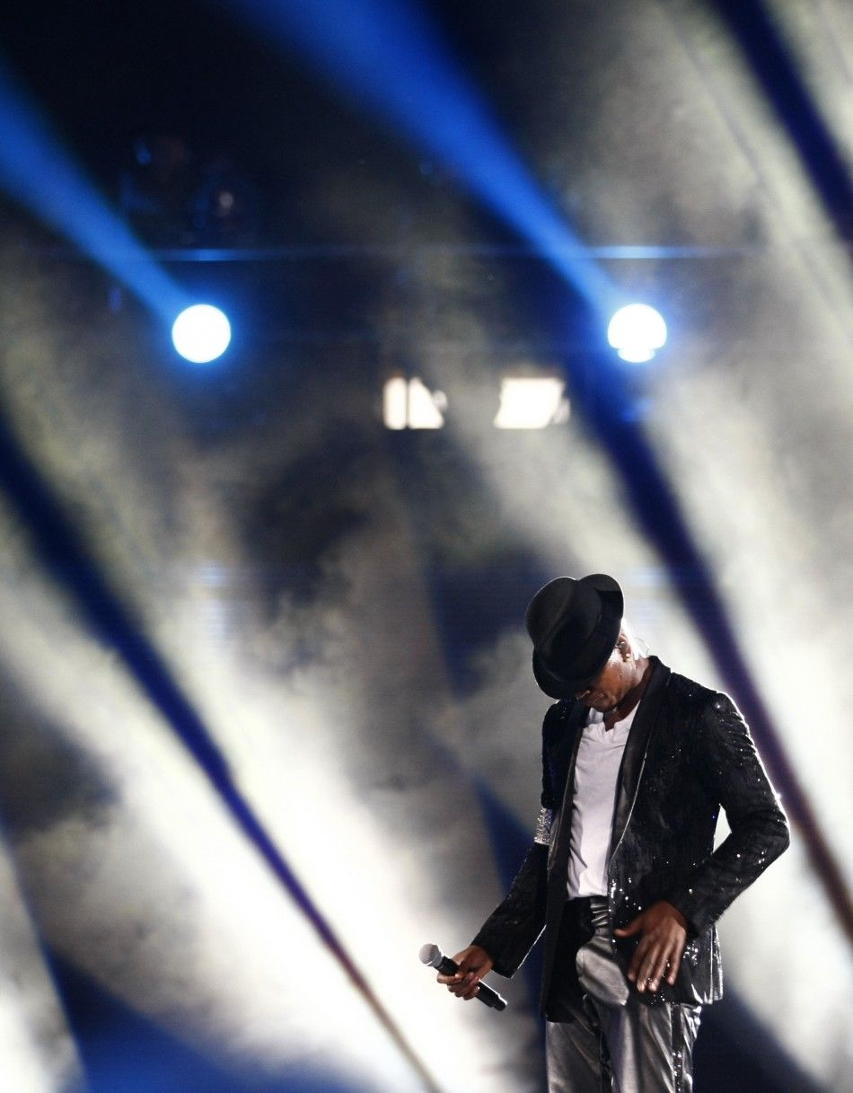 Ne-Yo dressed as Michael Jackson performs at the the quotMichael Foreverquot tribute concert, which honours late pop icon Michael Jackson, at the Millennium Stadium in Cardiff, Wales October 8, 2011.