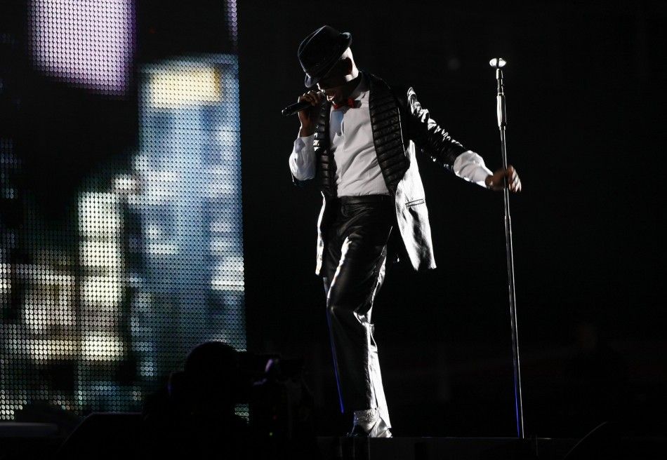 Ne-Yo dressed as Michael Jackson performs at the the quotMichael Foreverquot tribute concert, which honours late pop icon Michael Jackson, at the Millennium Stadium in Cardiff, Wales October 8, 2011.