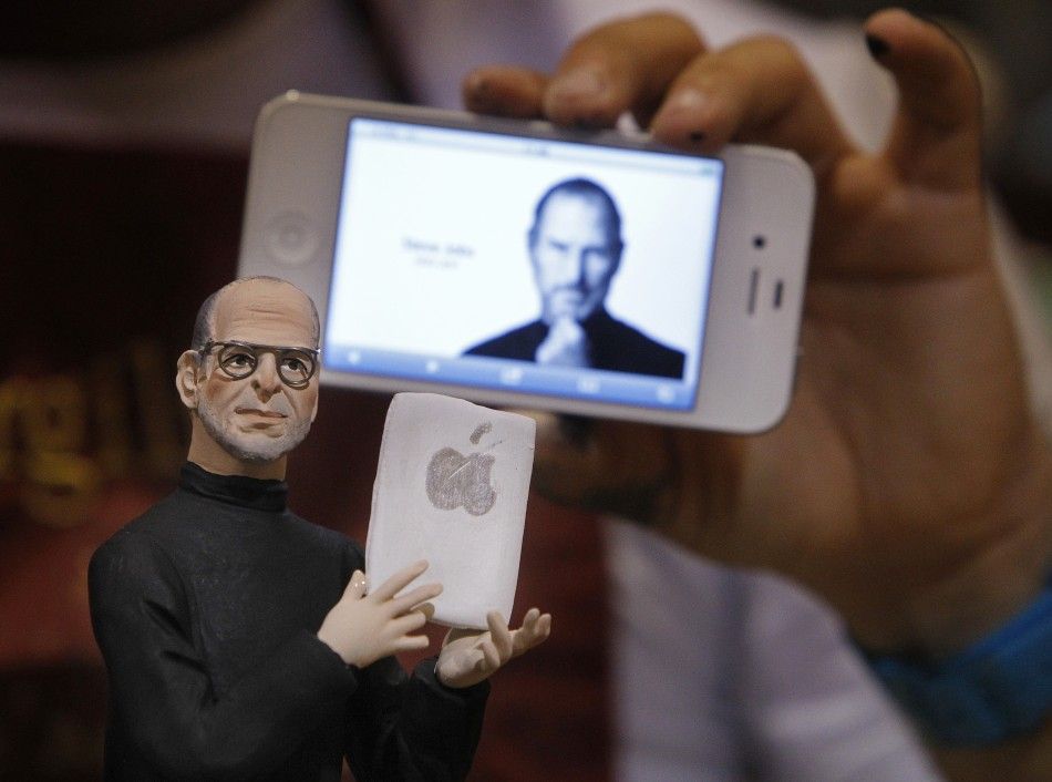Steve Jobs Statuettes Created for Naples Nativity Manger