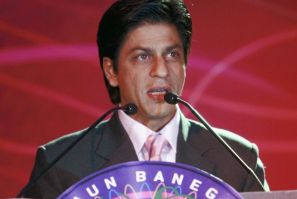 Bollywood actor Shah Rukh Khan speaks at a news conference in New Delhi December 4, 2006. 