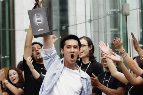 Apple employees cheer iPhone buyer